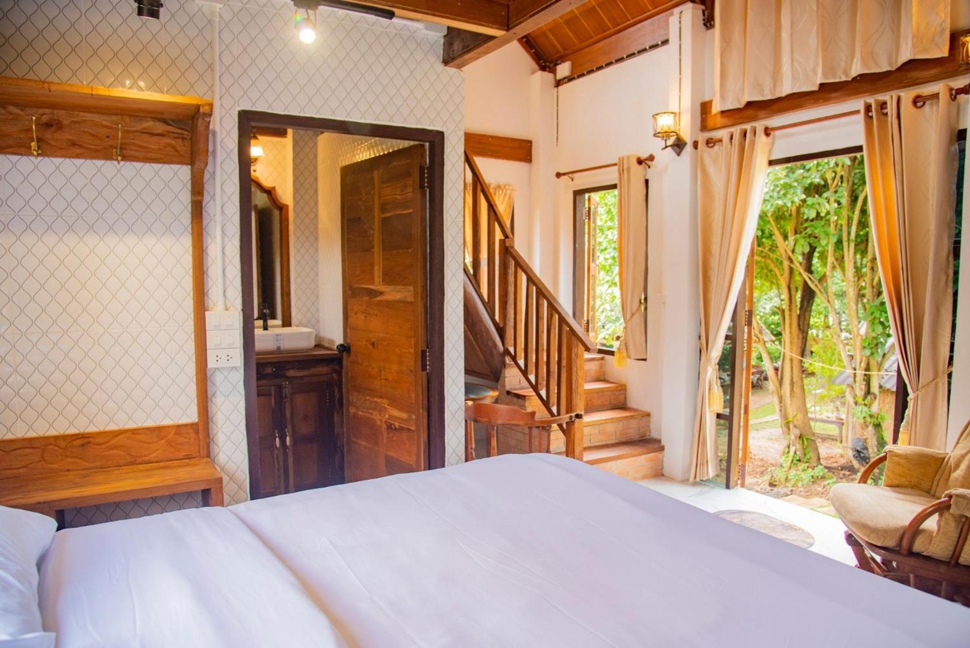 Ban Kaew Mo Ra Glamping & Restaurant Hotel Pang Mapha Exterior foto