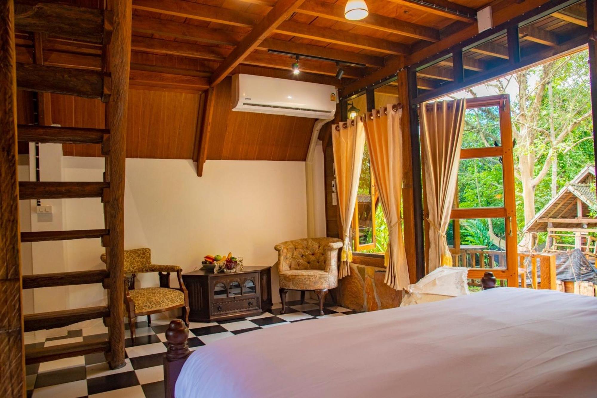 Ban Kaew Mo Ra Glamping & Restaurant Hotel Pang Mapha Exterior foto