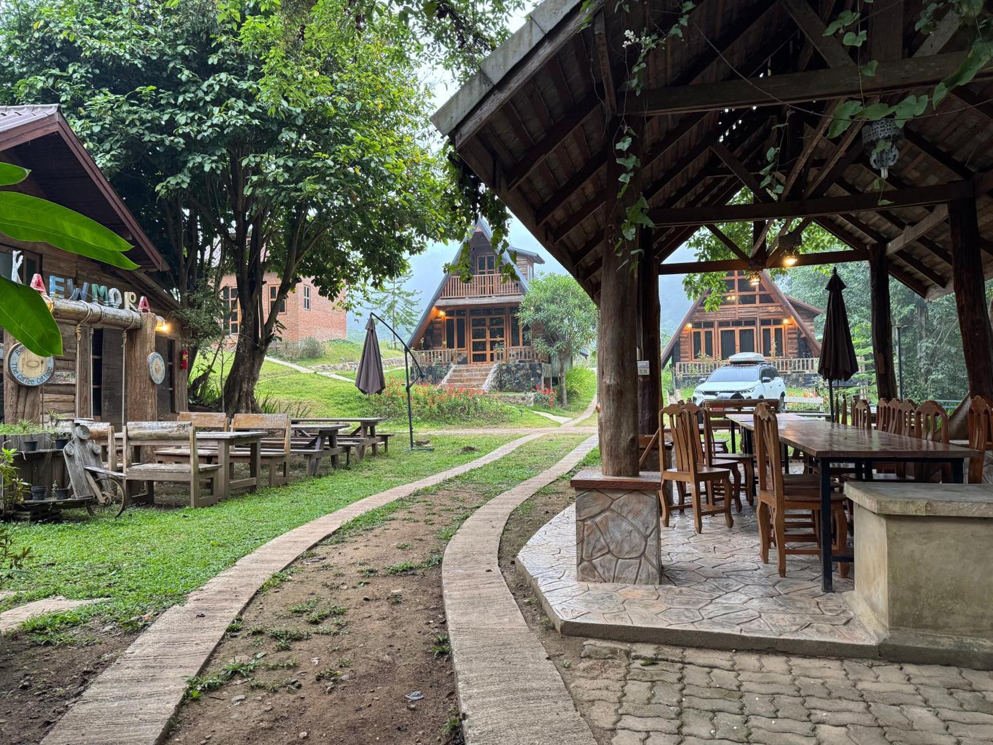 Ban Kaew Mo Ra Glamping & Restaurant Hotel Pang Mapha Exterior foto
