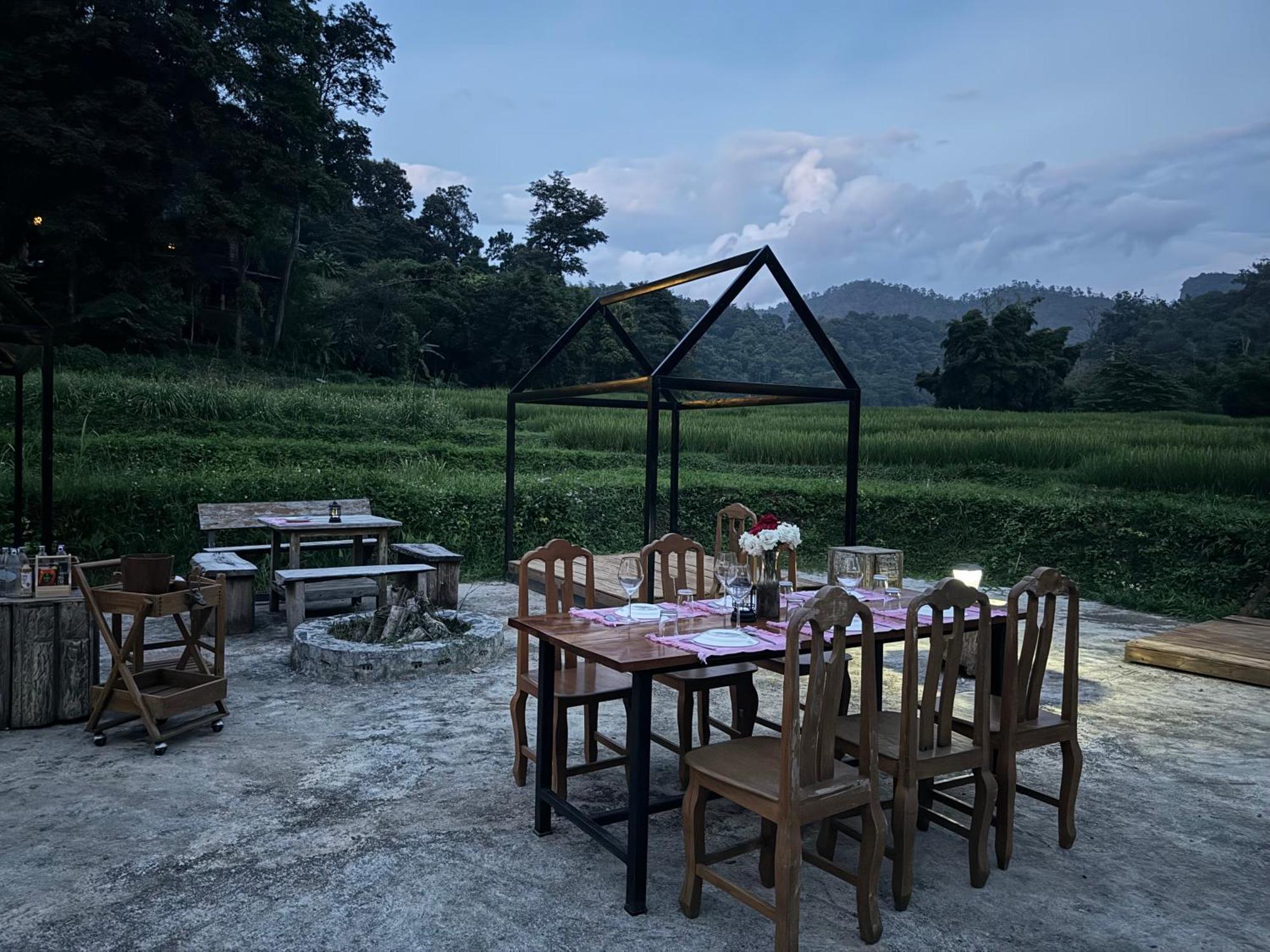 Ban Kaew Mo Ra Glamping & Restaurant Hotel Pang Mapha Exterior foto