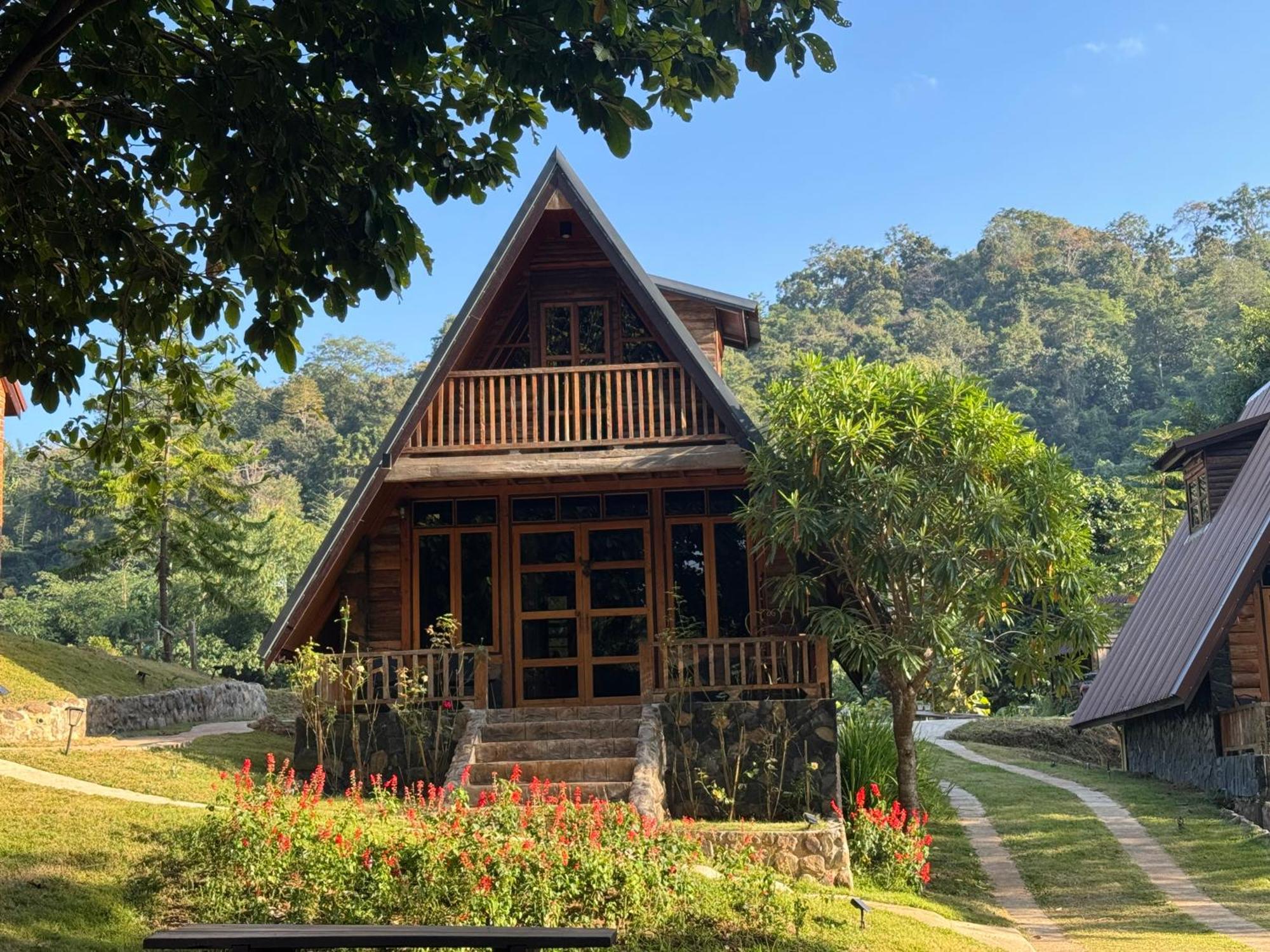 Ban Kaew Mo Ra Glamping & Restaurant Hotel Pang Mapha Exterior foto