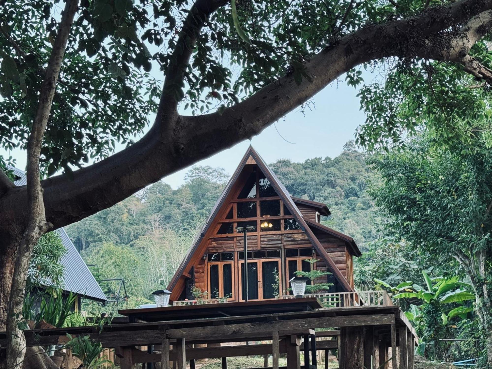 Ban Kaew Mo Ra Glamping & Restaurant Hotel Pang Mapha Exterior foto