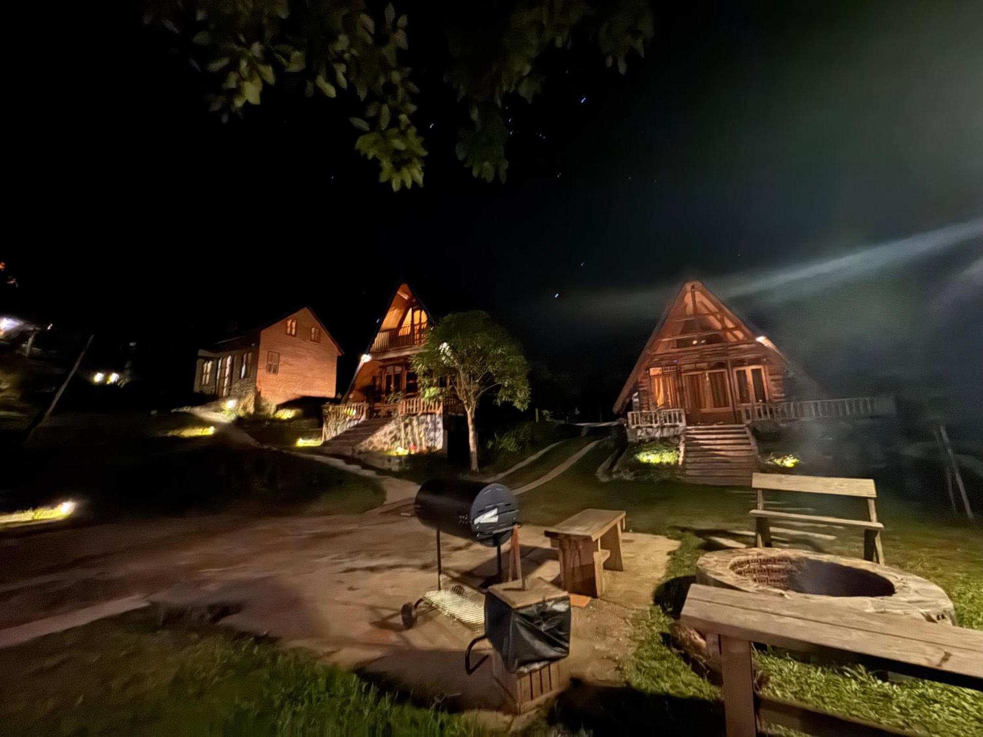 Ban Kaew Mo Ra Glamping & Restaurant Hotel Pang Mapha Exterior foto